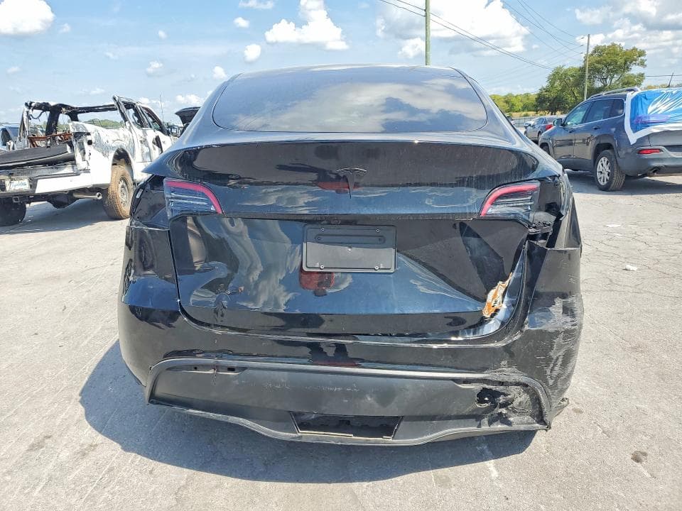 2024 TESLA MODEL Y 6