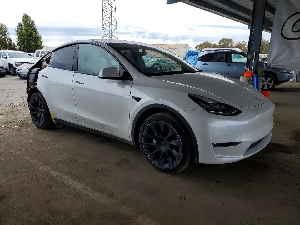 2022 TESLA MODEL Y 4