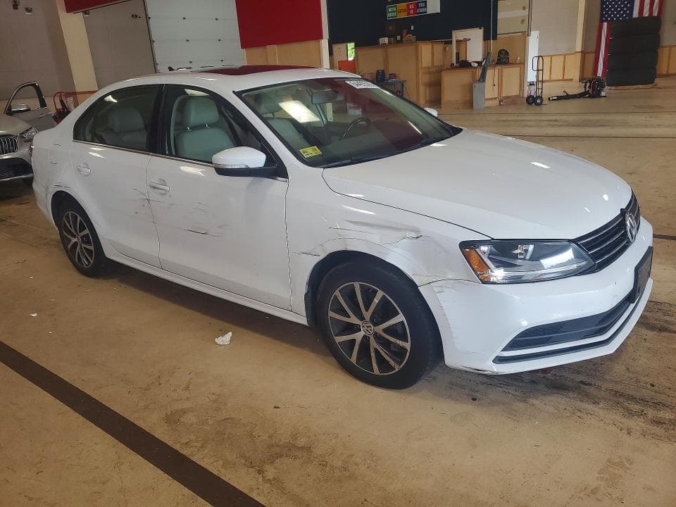 2017 VOLKSWAGEN JETTA SE 4