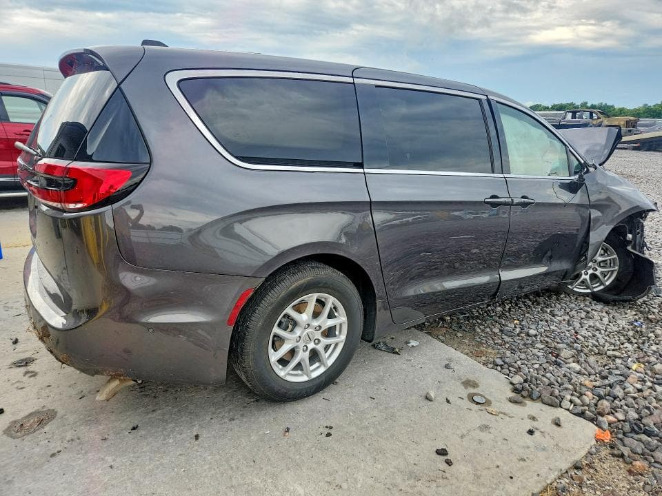 2023 CHRYSLER PACIFICA TOURING L 3