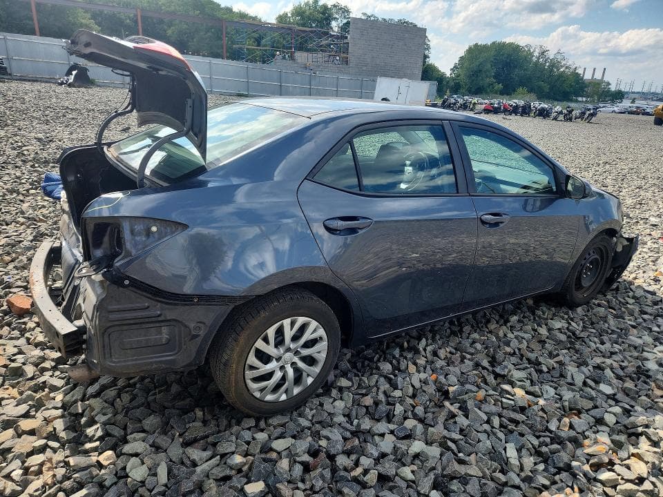 2017 TOYOTA COROLLA LE 3