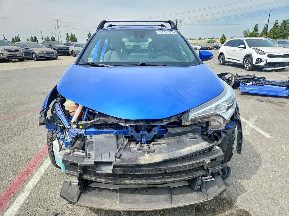 2019 TOYOTA C-HR XLE 5