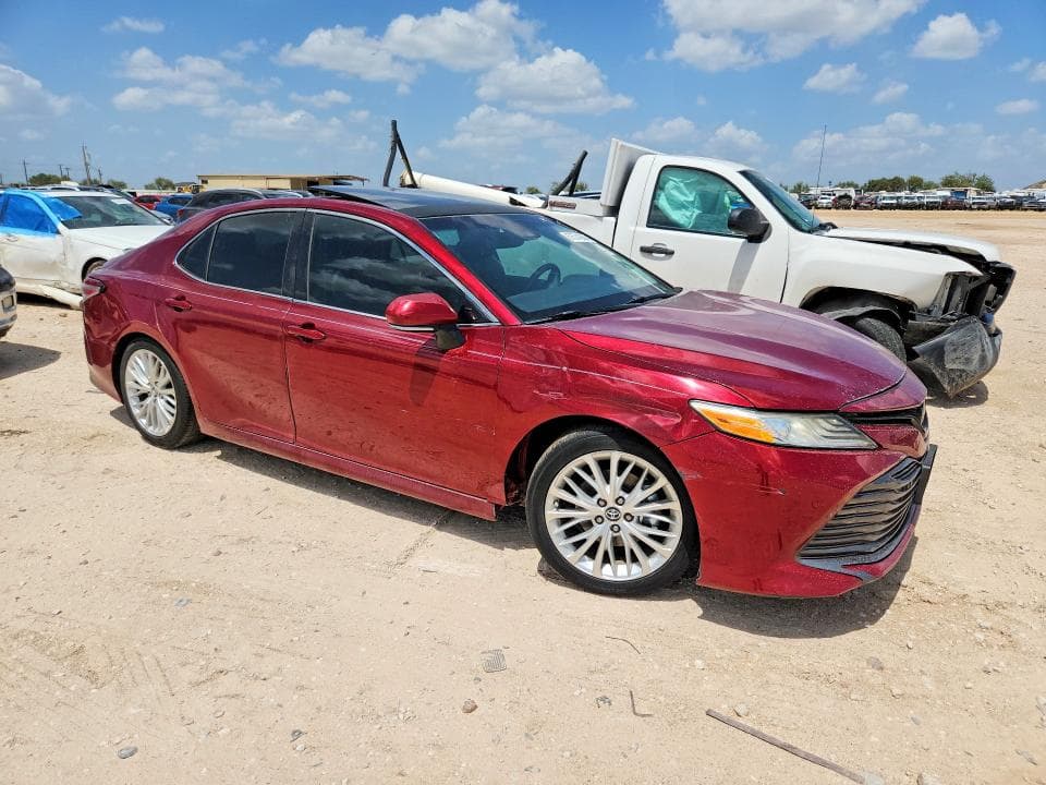 2018 TOYOTA CAMRY XLE 4