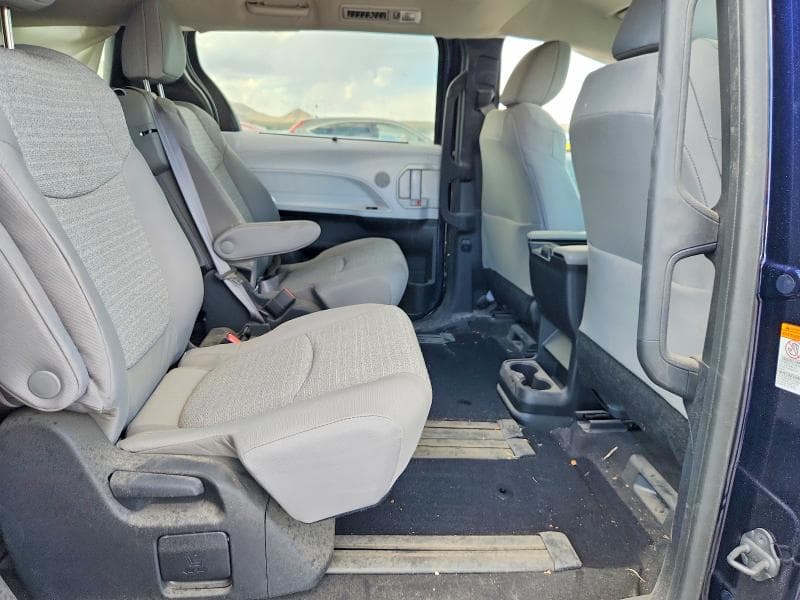 2025 TOYOTA SIENNA LE 8-PASSENGER 11