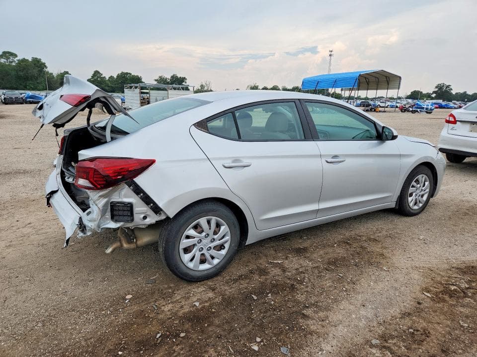 2020 HYUNDAI ELANTRA SE 3