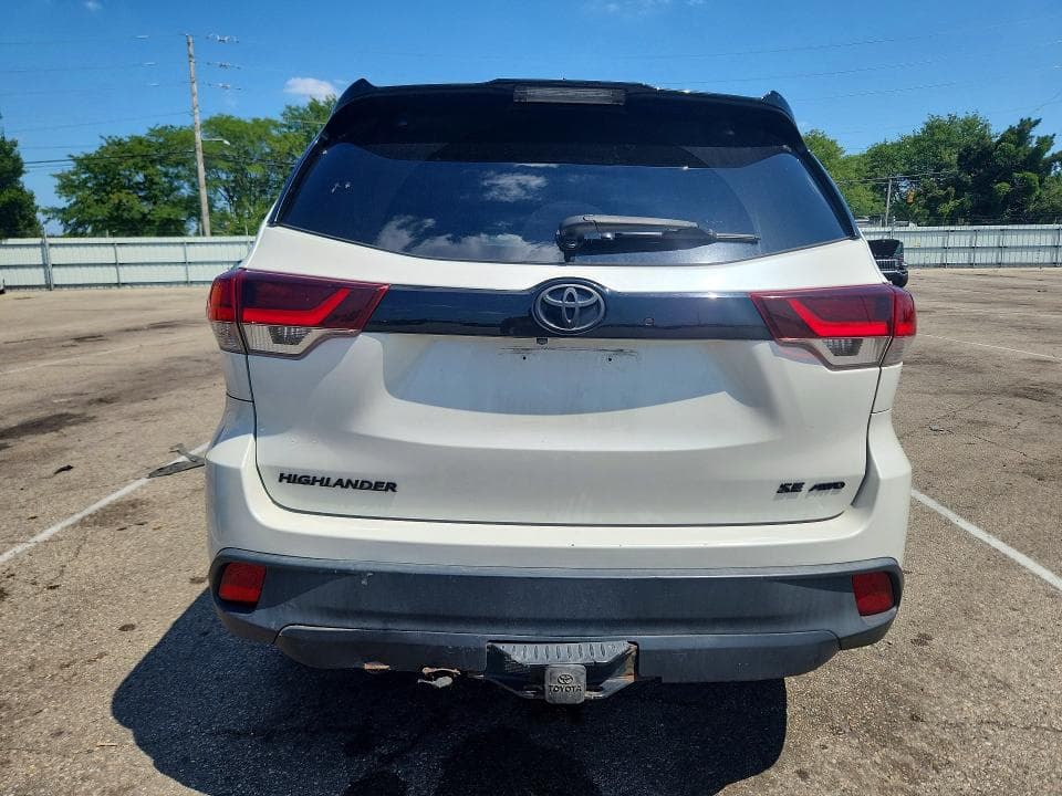 2019 TOYOTA HIGHLANDER SE 6