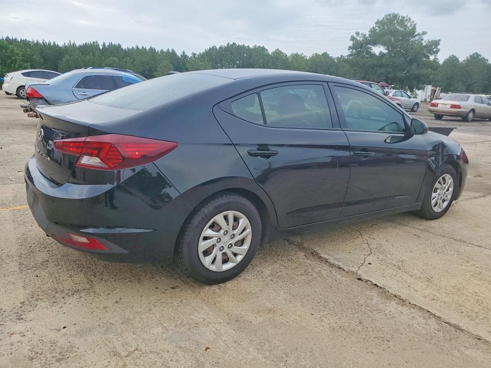 2019 HYUNDAI ELANTRA SE 3