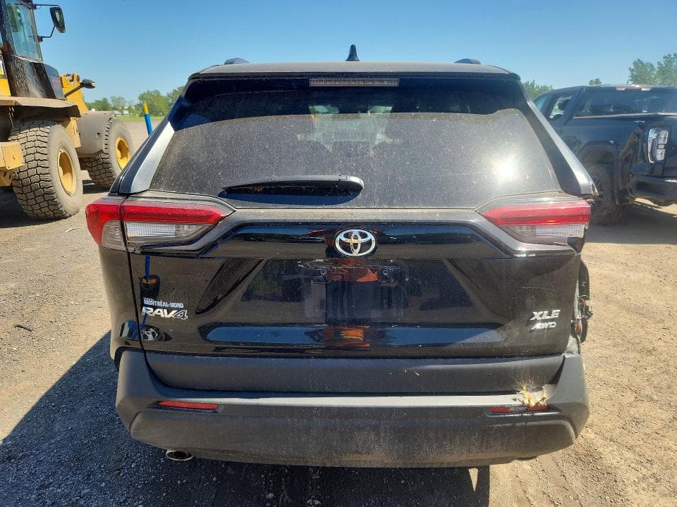 2025 TOYOTA RAV4 XLE 6