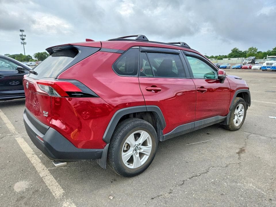 2020 TOYOTA RAV4 XLE 3