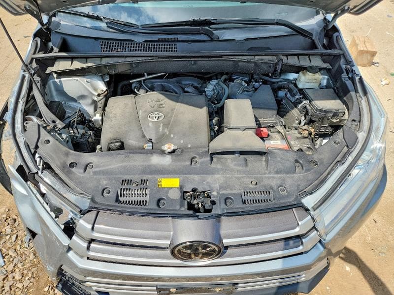 2018 TOYOTA HIGHLANDER XLE 11