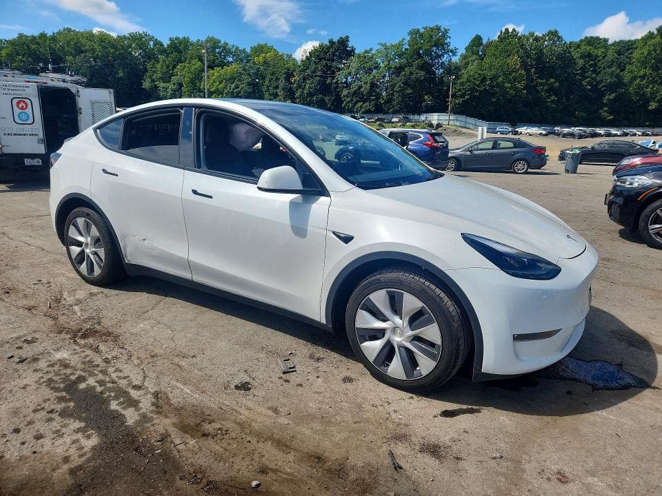 2024 TESLA MODEL Y 4