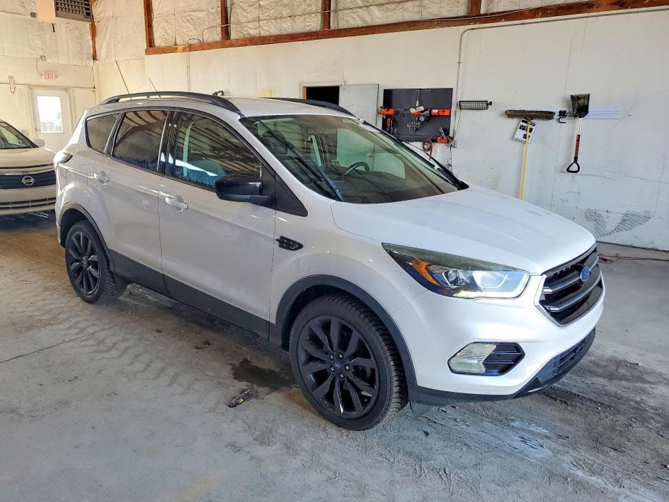 2017 FORD ESCAPE SE 4