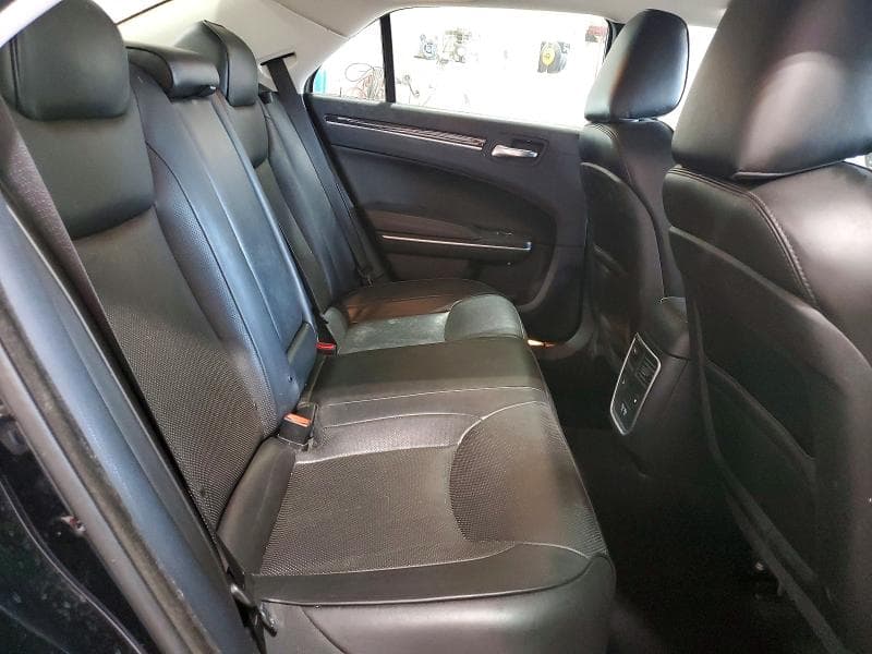 2019 CHRYSLER 300 LIMITED 10