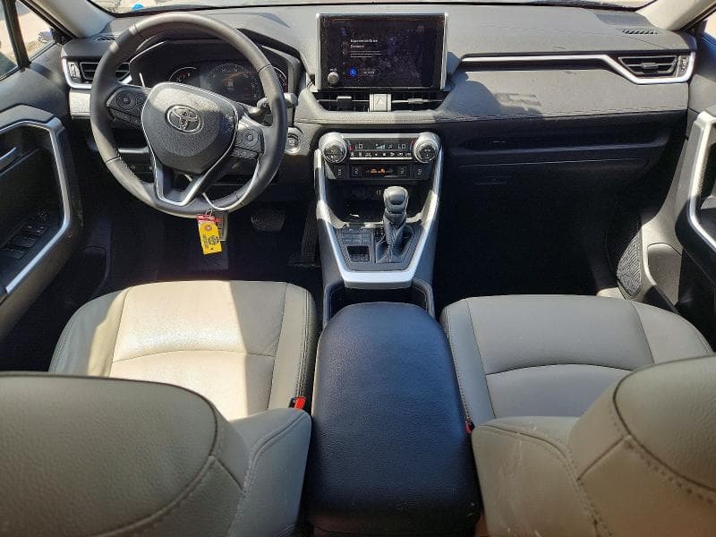 2023 TOYOTA RAV4 XLE 8