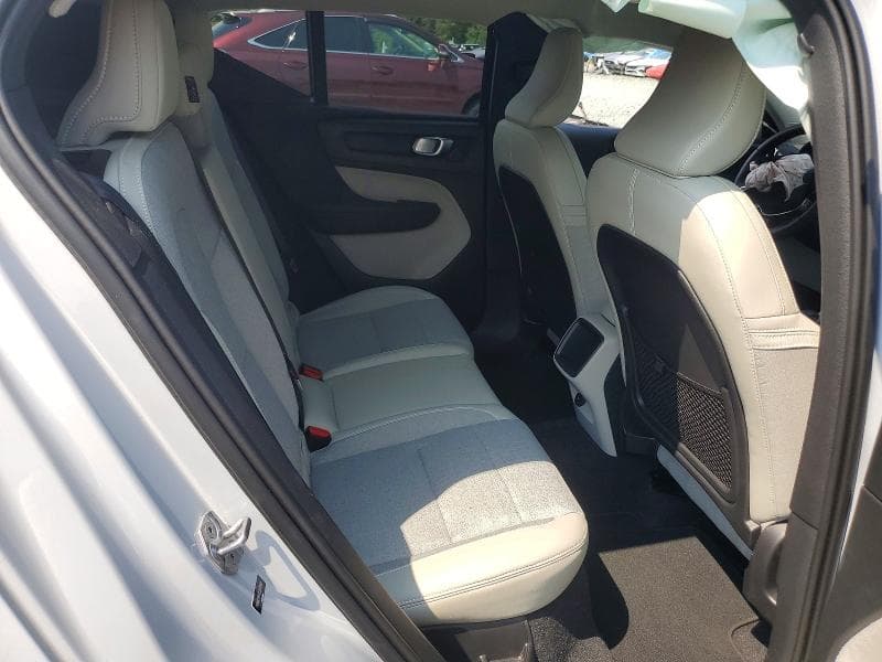 2020 VOLVO XC40 T4 MOMENTUM 10