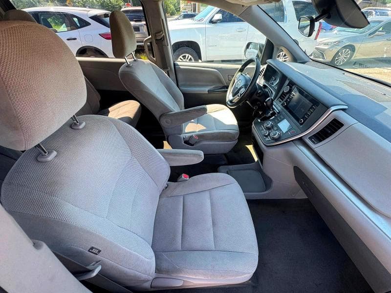 2020 TOYOTA SIENNA L 5