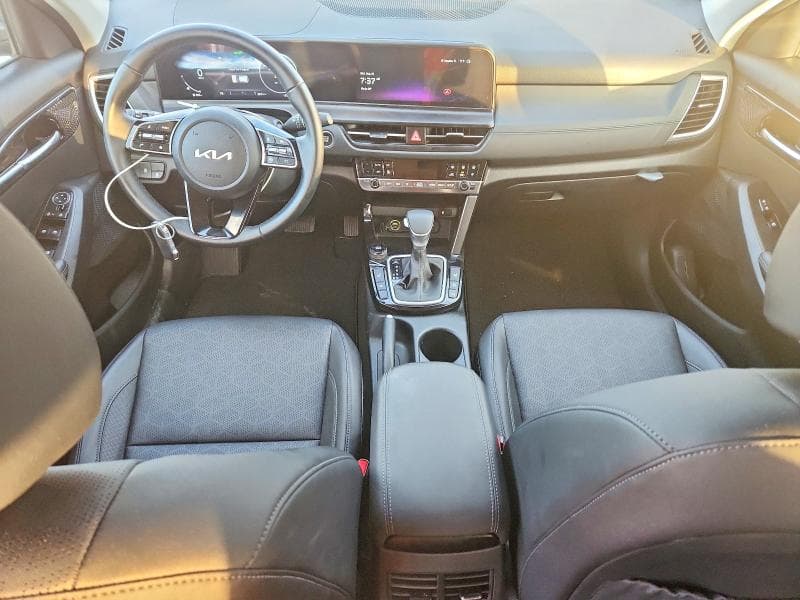 2025 KIA SELTOS EX 8
