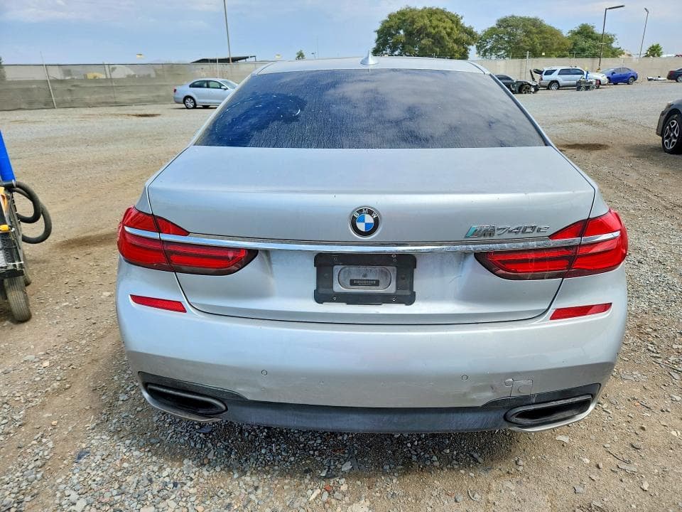 2017 BMW 740 XE 6