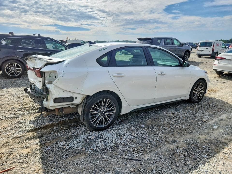 2023 KIA FORTE GT LINE 3
