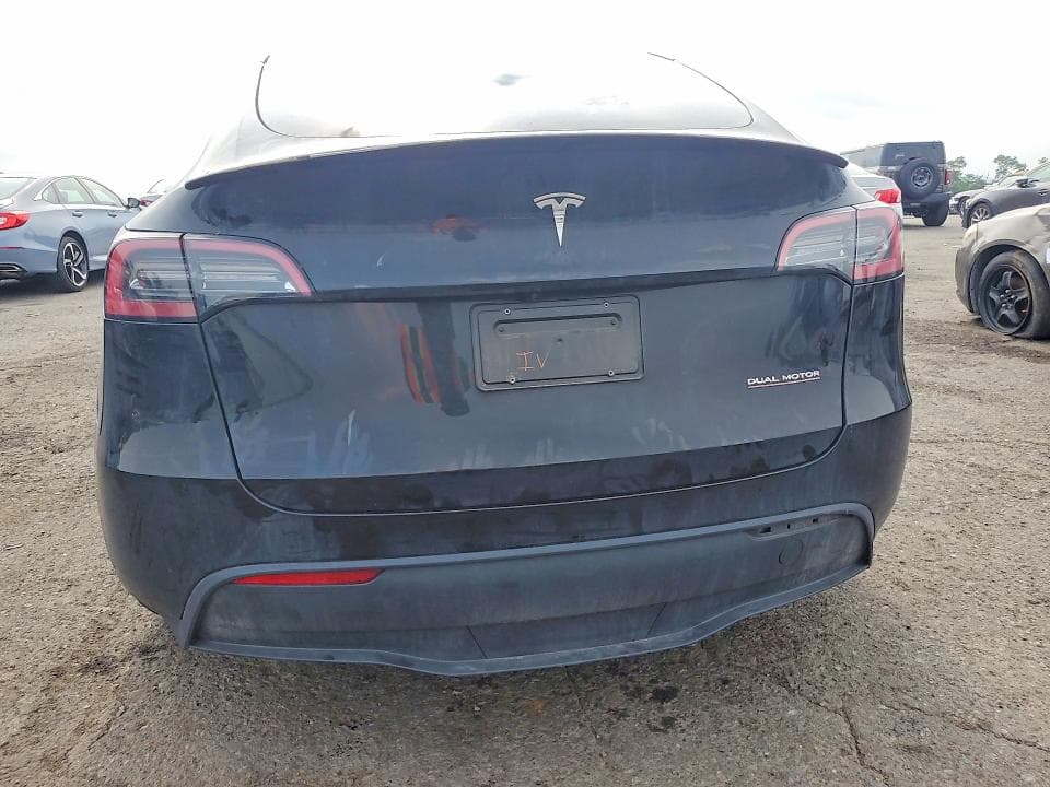 2024 TESLA MODEL Y 6