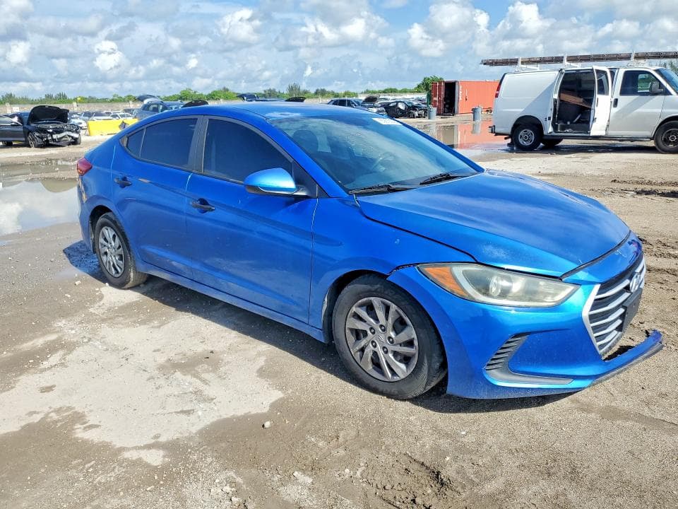 2017 HYUNDAI ELANTRA SE 4