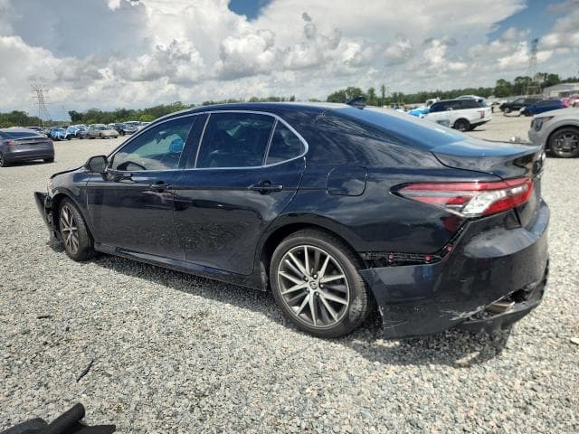 2022 TOYOTA CAMRY XLE 2