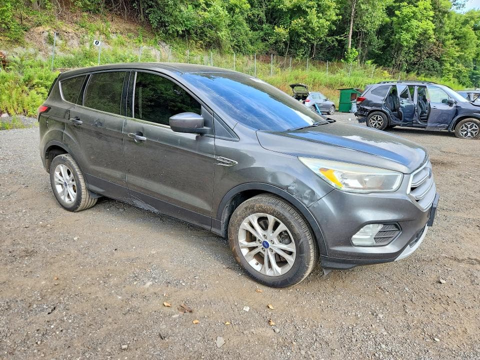 2017 FORD ESCAPE SE 4
