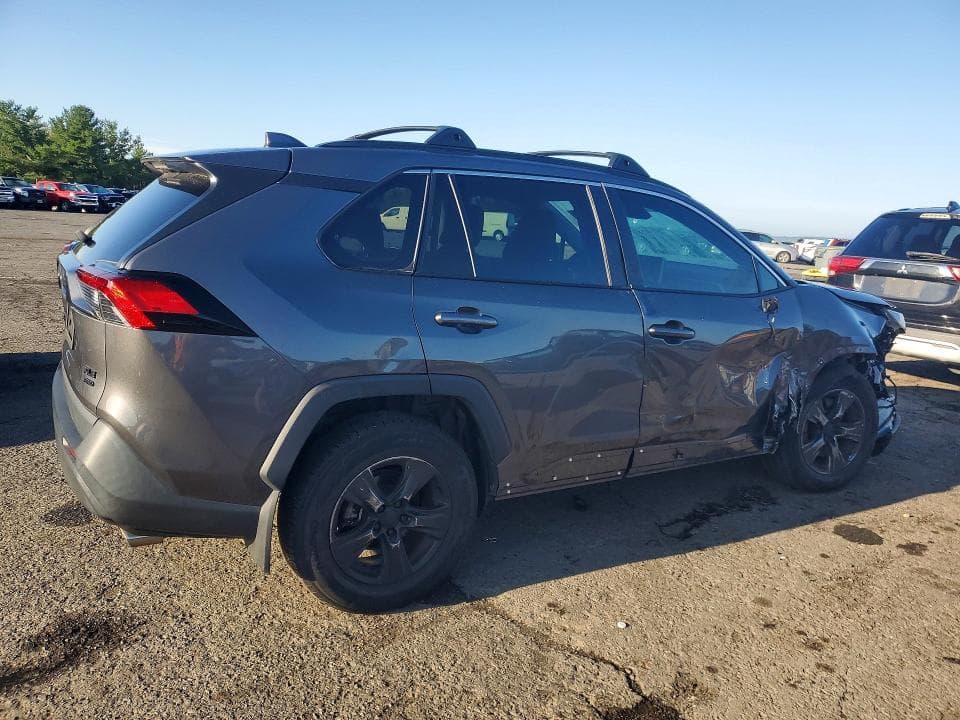 2023 TOYOTA RAV4 XLE 3