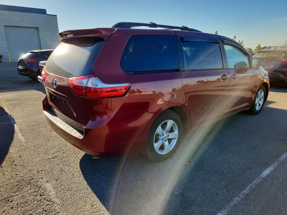 2017 TOYOTA SIENNA LE 8-PASSENGER 3