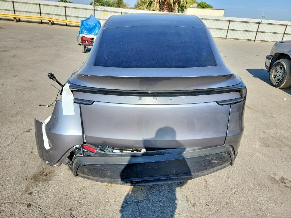 2026 TESLA MODEL Y 6