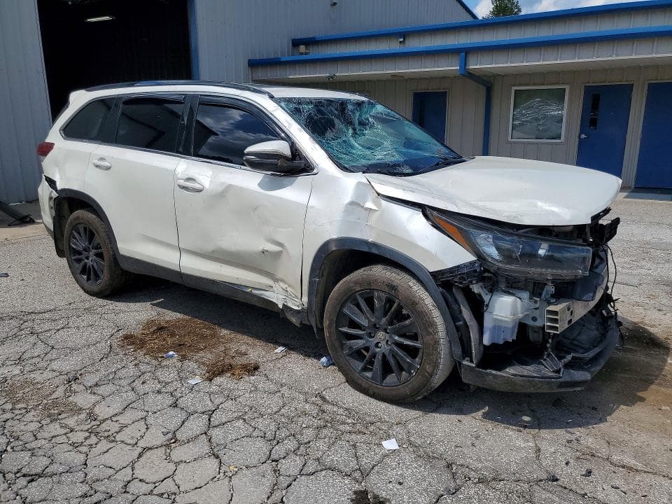 2019 TOYOTA HIGHLANDER SE 4