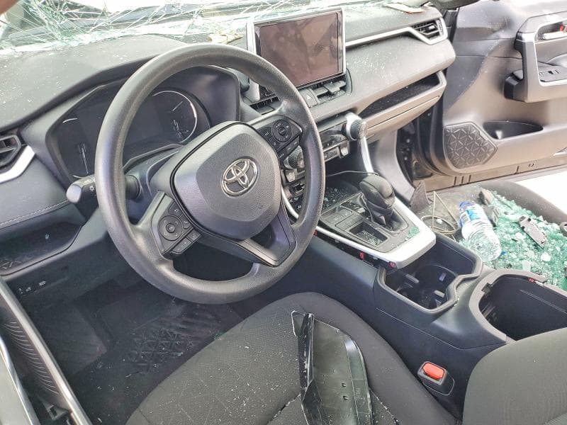 2024 TOYOTA RAV4 XLE 7