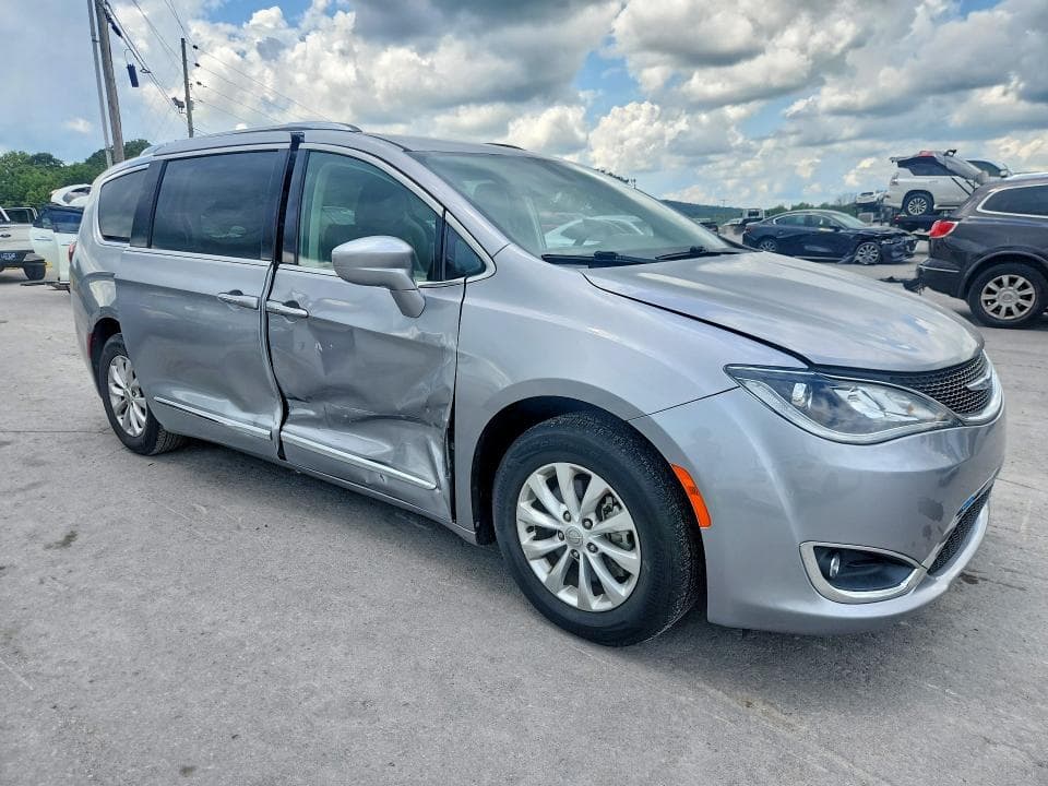 2019 CHRYSLER PACIFICA TOURING L 4