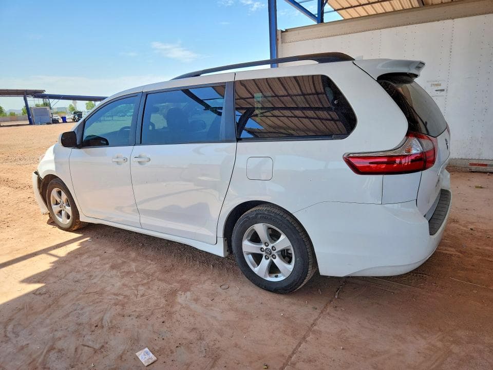 2019 TOYOTA SIENNA LE 2