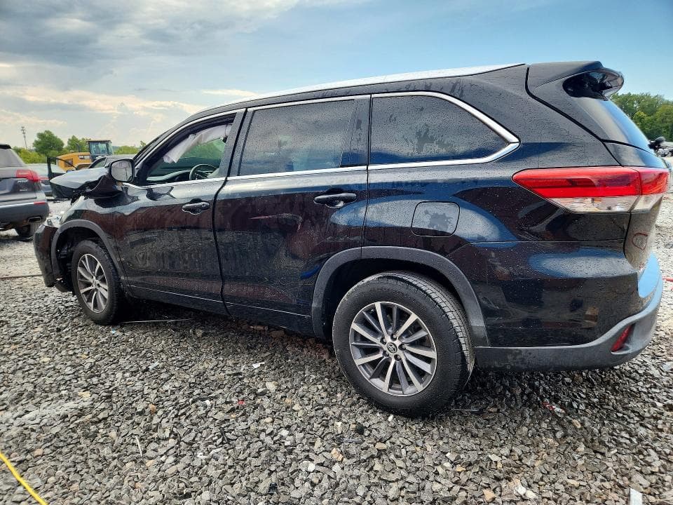 2018 TOYOTA HIGHLANDER XLE 2