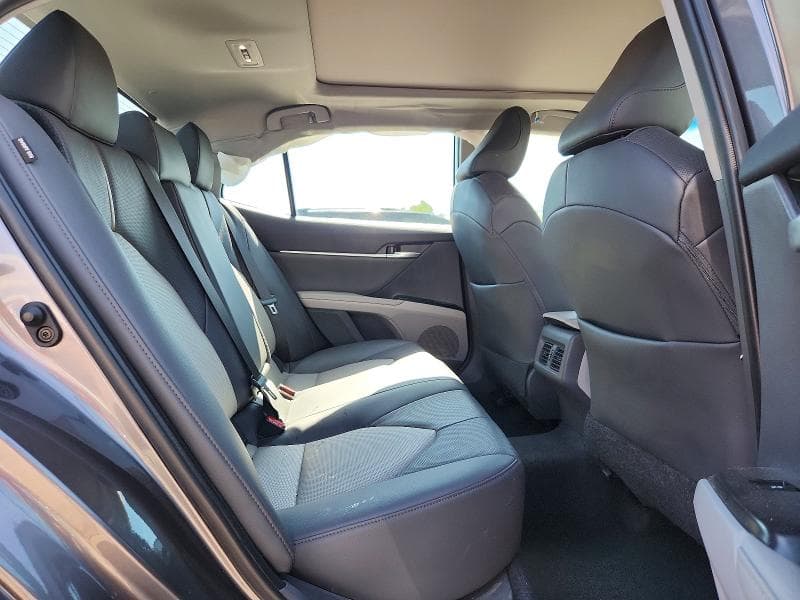 2020 TOYOTA CAMRY XLE 10
