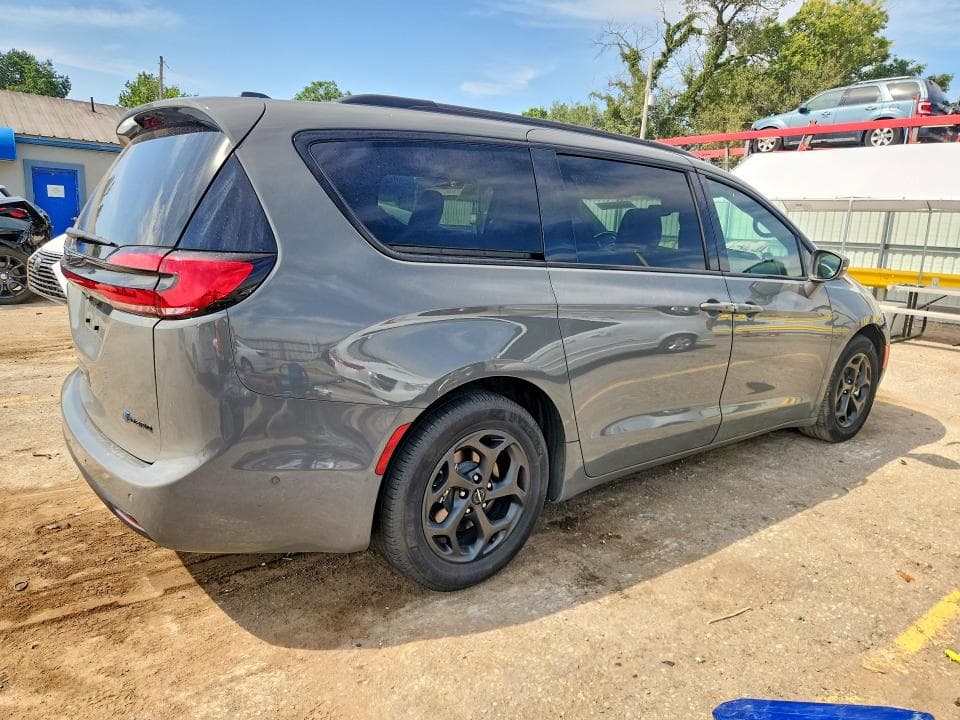 2021 CHRYSLER PACIFICA HYBRID LIMITED 3