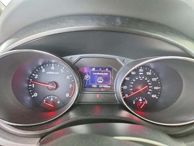 2017 KIA SEDONA LX 9