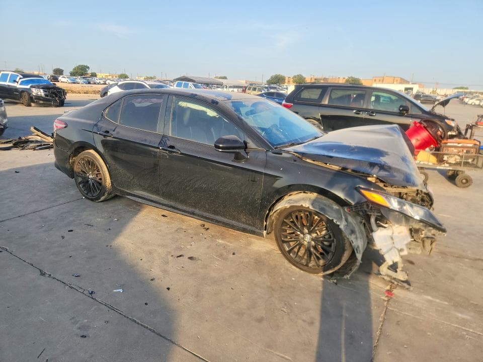 2019 TOYOTA CAMRY SE 4