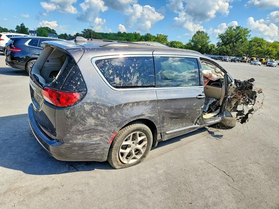 2017 CHRYSLER PACIFICA TOURING L 3