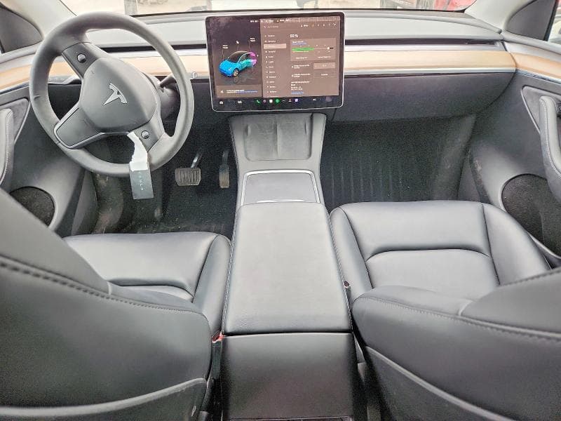 2023 TESLA MODEL Y 8