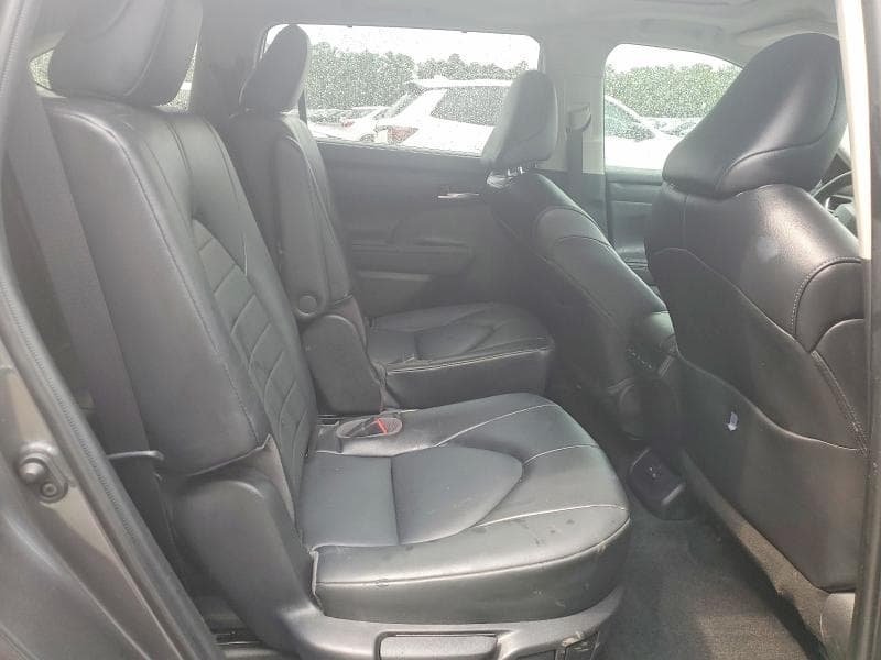 2022 TOYOTA HIGHLANDER XLE 11