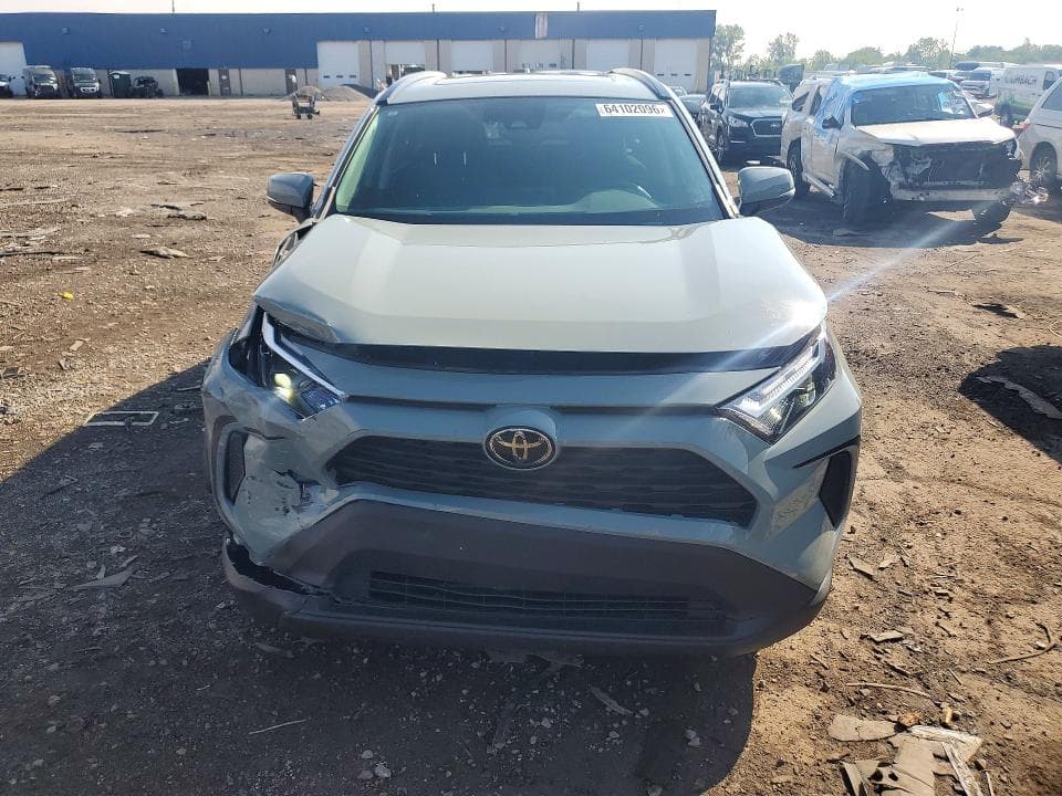 2022 TOYOTA RAV4 XLE 5