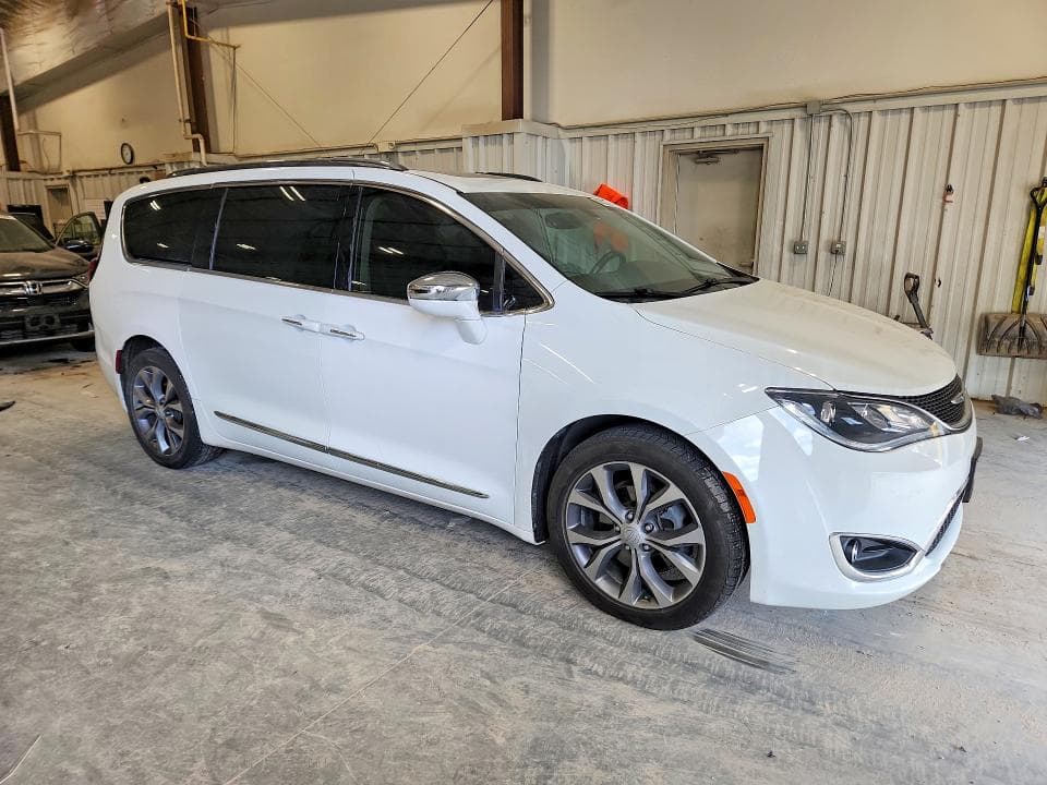 2017 CHRYSLER PACIFICA LIMITED 4