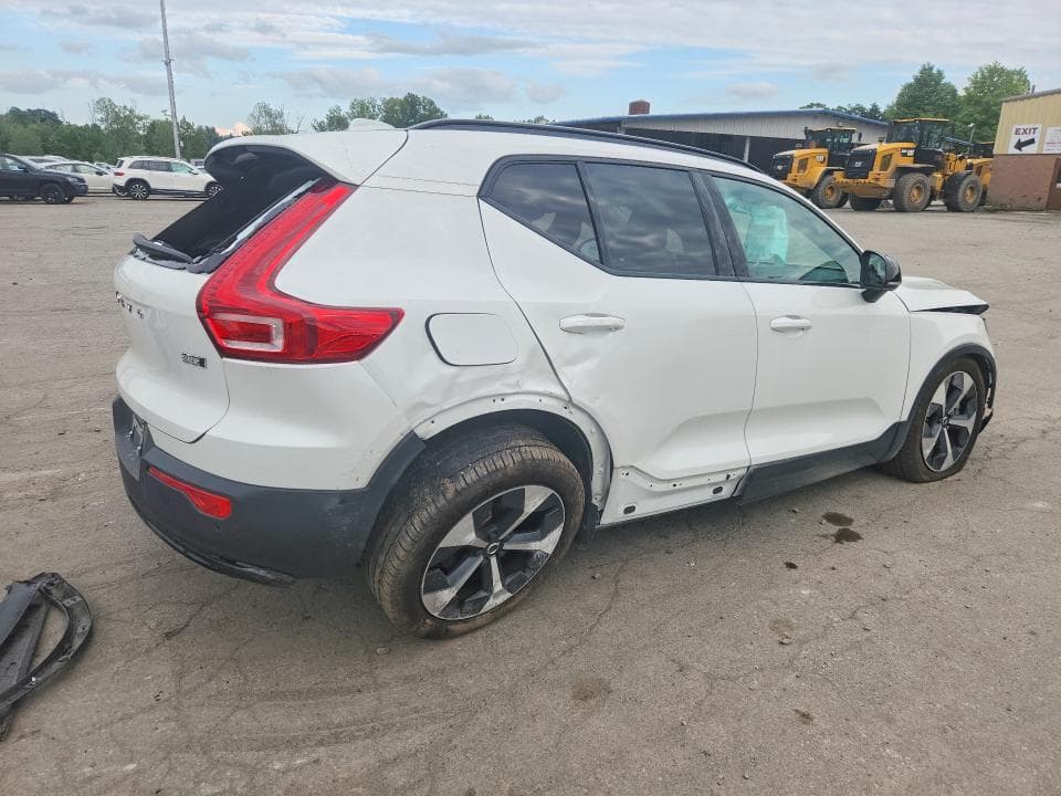 2026 VOLVO XC40 PLUS 3