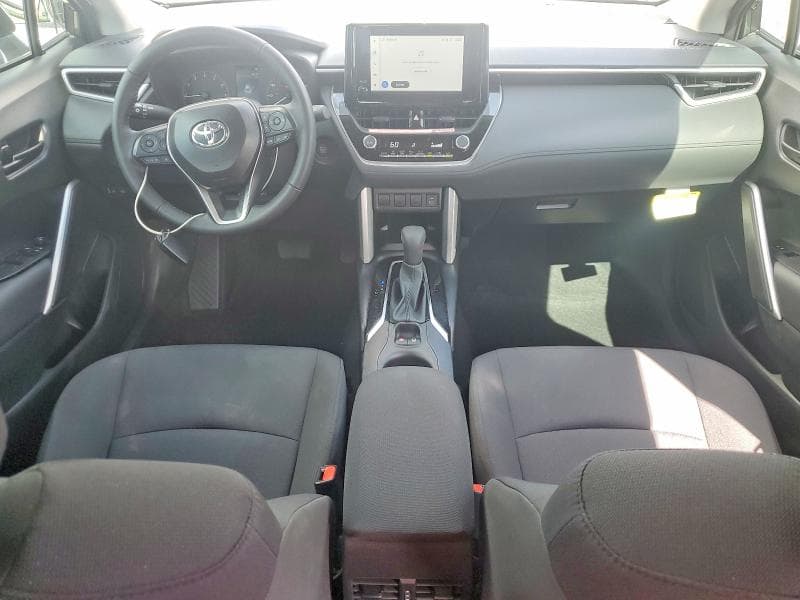 2025 TOYOTA COROLLA CROSS LE 8