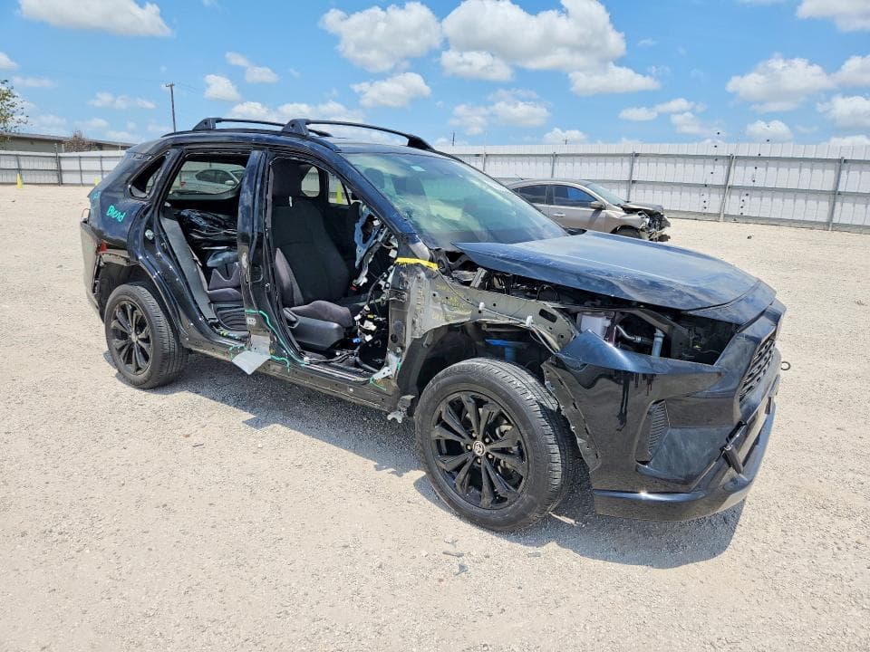 2023 TOYOTA RAV4 SE 4