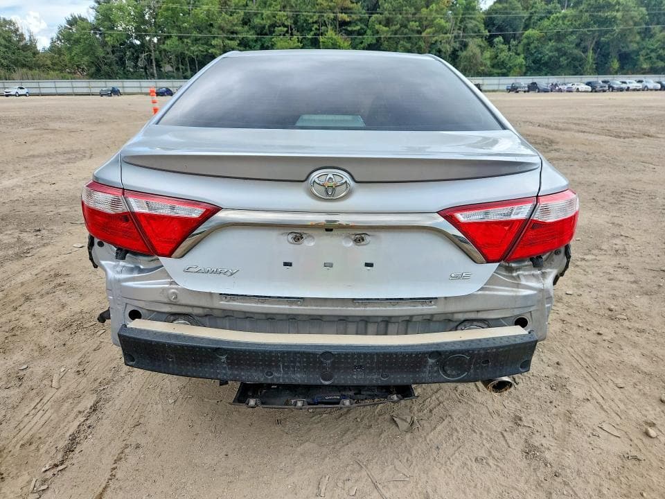 2017 TOYOTA CAMRY SE 6