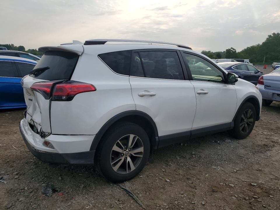 2018 TOYOTA RAV4 XLE 3