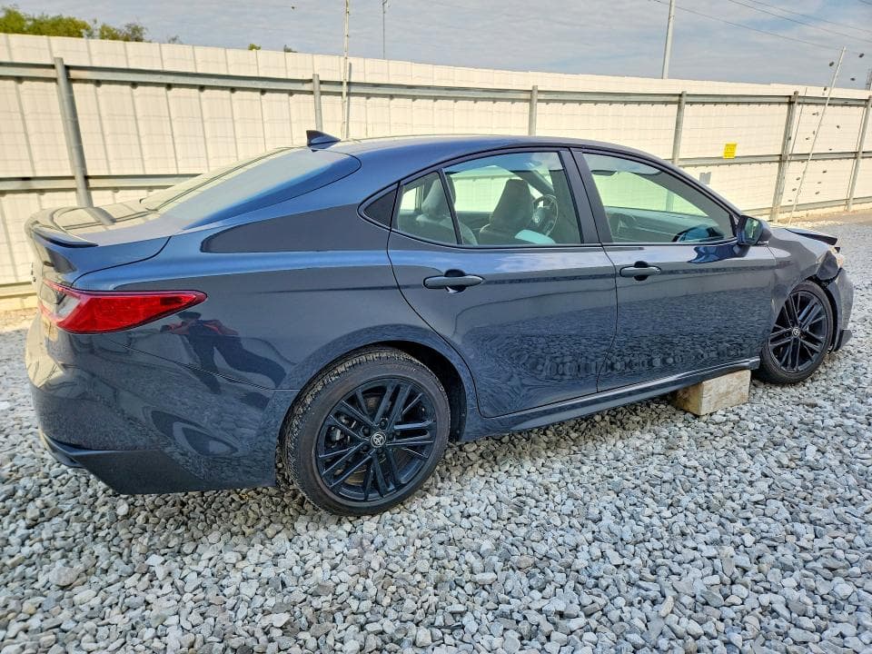 2025 TOYOTA CAMRY SE 3